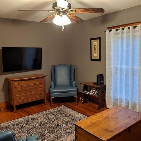 Large Bakery Apartment - Central Downtown Location Fredonia ภายนอก รูปภาพ