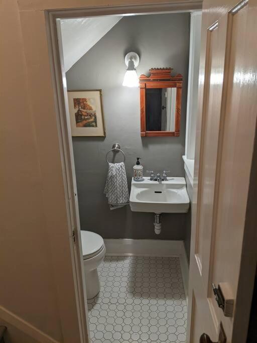 Large Bakery Apartment - Central Downtown Location Fredonia ภายนอก รูปภาพ