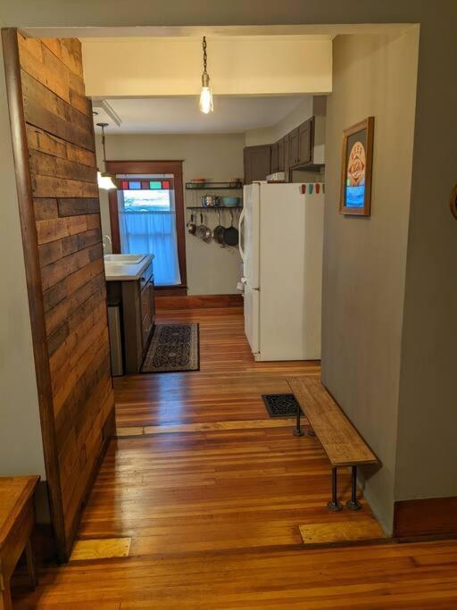 Large Bakery Apartment - Central Downtown Location Fredonia ภายนอก รูปภาพ