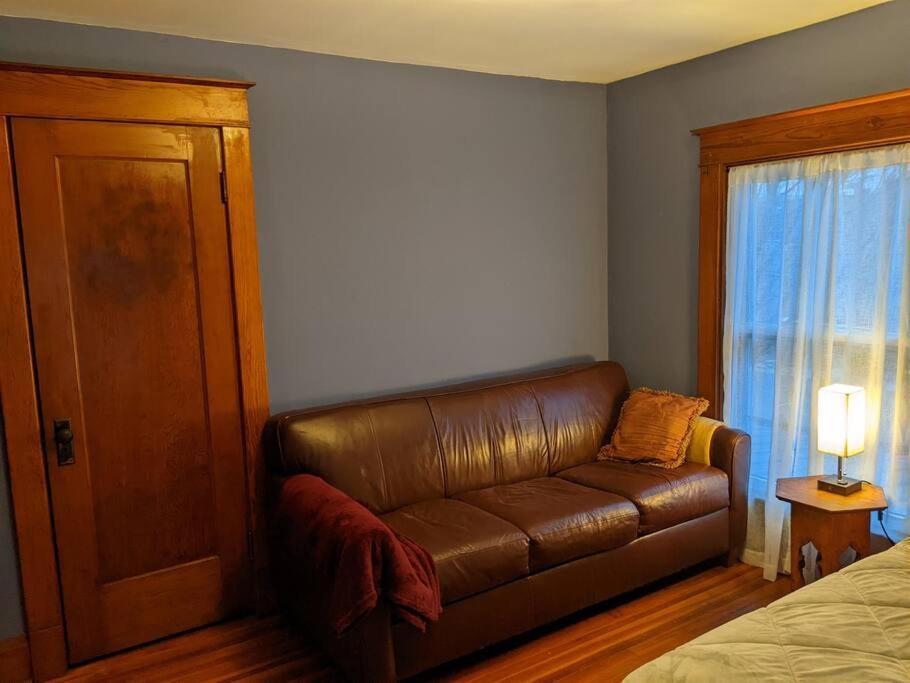 Large Bakery Apartment - Central Downtown Location Fredonia ภายนอก รูปภาพ